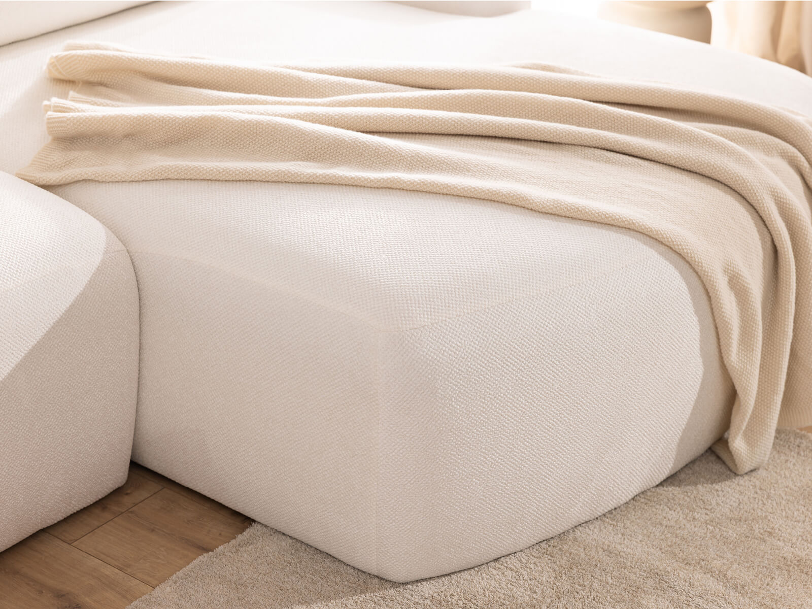 Ecksofa mit Schlaffunktion & Bettkasten Alma